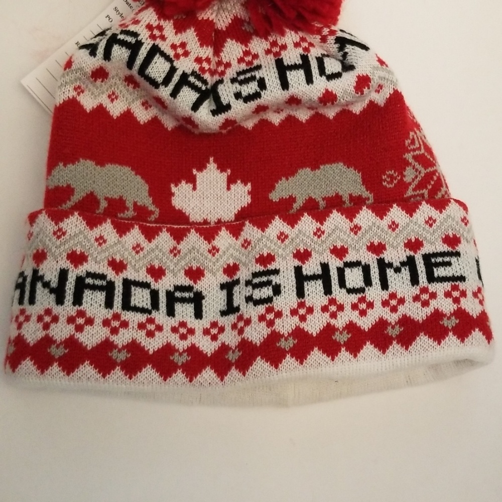 Knitted adult beanie with pom poms